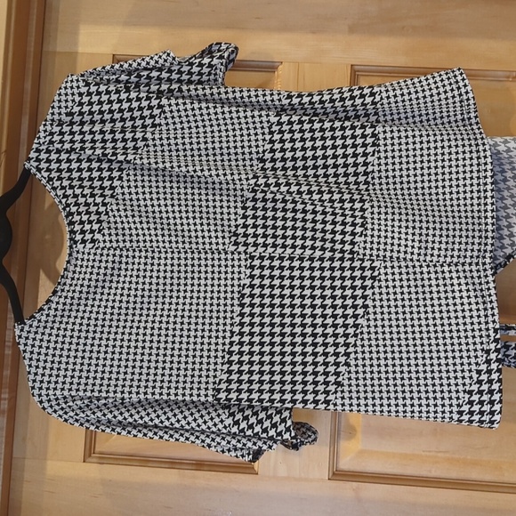 Clara Sun woo black and white patterned wrap top - Picture 4 of 4